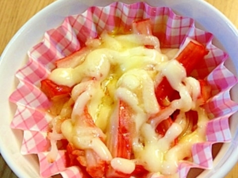 簡単一品!彩りにレンジでカニカマチーズ‼